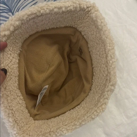 Sweaty Betty Cream Sherpa Bucket Hat - Picture 3 of 3
